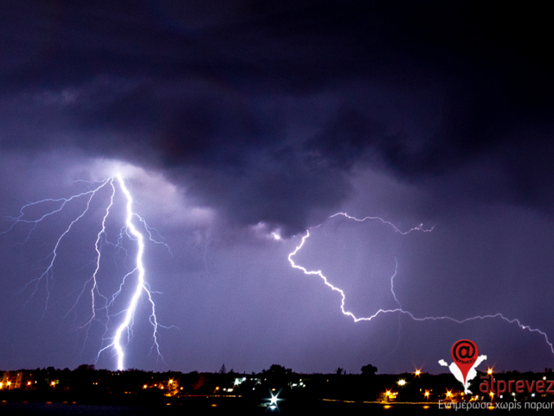 «Κόκκινη προειδοποίηση» για ισχυρές βροχές και καταιγίδες στην Ήπειρο - Ήχησε το 112 στην Πρέβεζα