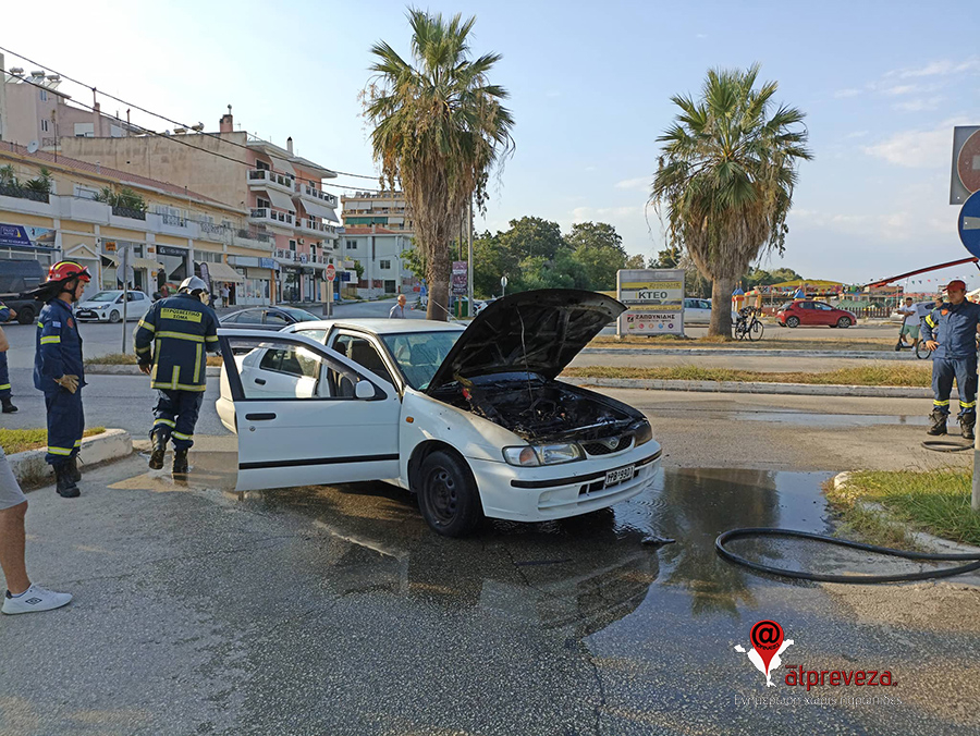 Φωτιά σε αυτοκίνητο στην Πρέβεζα - Άμεση η επέμβαση της Πυροσβεστικής