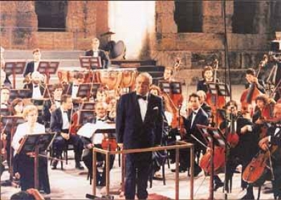 Στις 14 Νοεμβρίου 1989 ιδρύεται η «Ορχήστρα των Χρωμάτων»